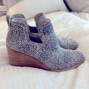 Toms Kallie Cheetah Wedge Booties